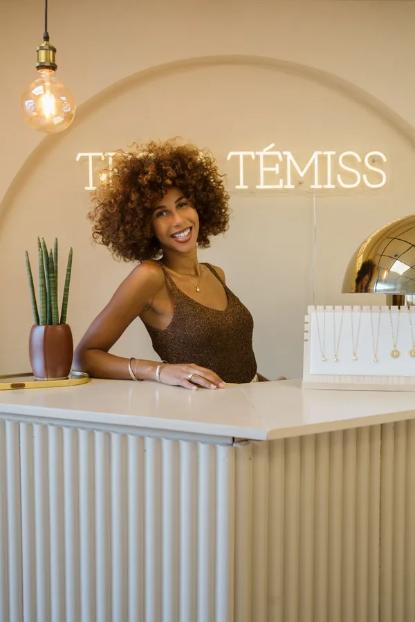 Beauté du regard féminin, extensions de cils
